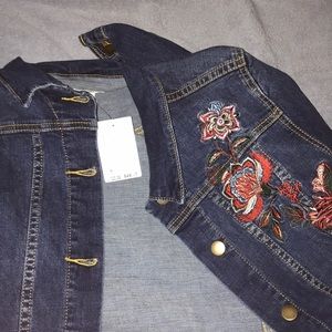 Jean jacket with flower print